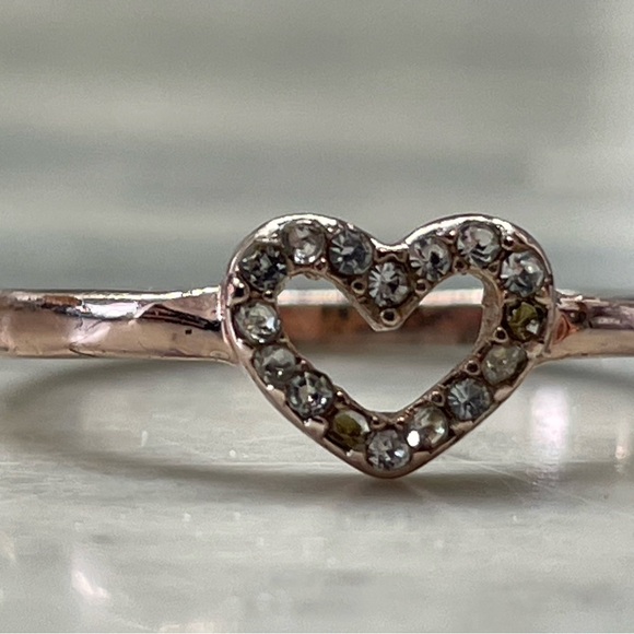 Rose Gold Heart Ring Sparkling Stones Heart CZ Band Dainty Romantic Jewelry 7.5 - Picture 4 of 9